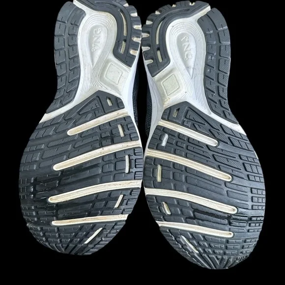 Brooks Revel 2 Road-Running Shoes (Black/White) Women's Size: 9.5 - Picture 9 of 10